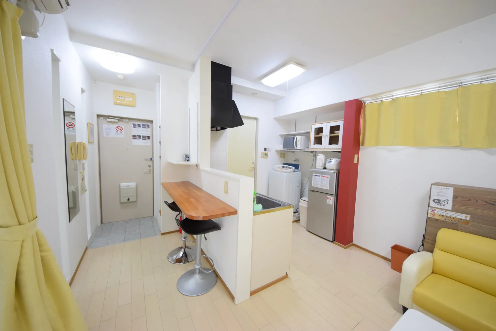 1Room 玄関・キッチン方向